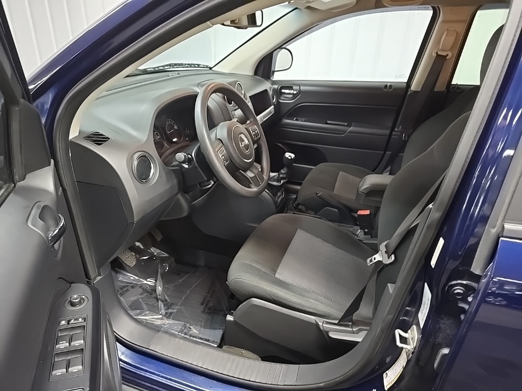 2016 Jeep Compass Sport photo 28