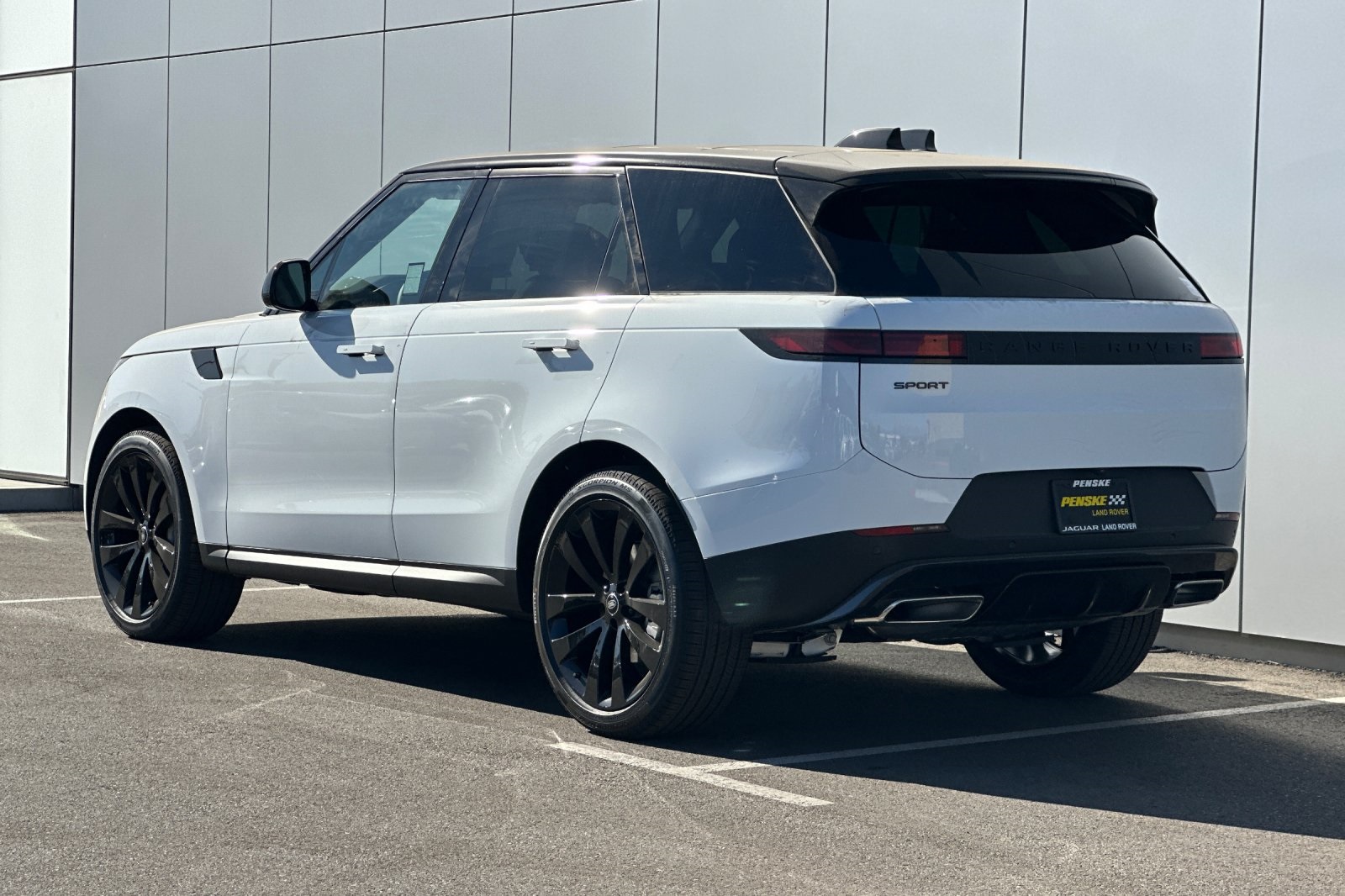 2025 Land Rover Range Rover Sport SE photo 3