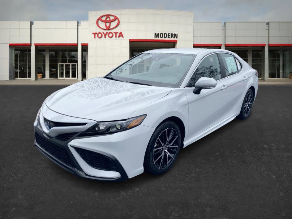 2024 Toyota Camry SE's photo
