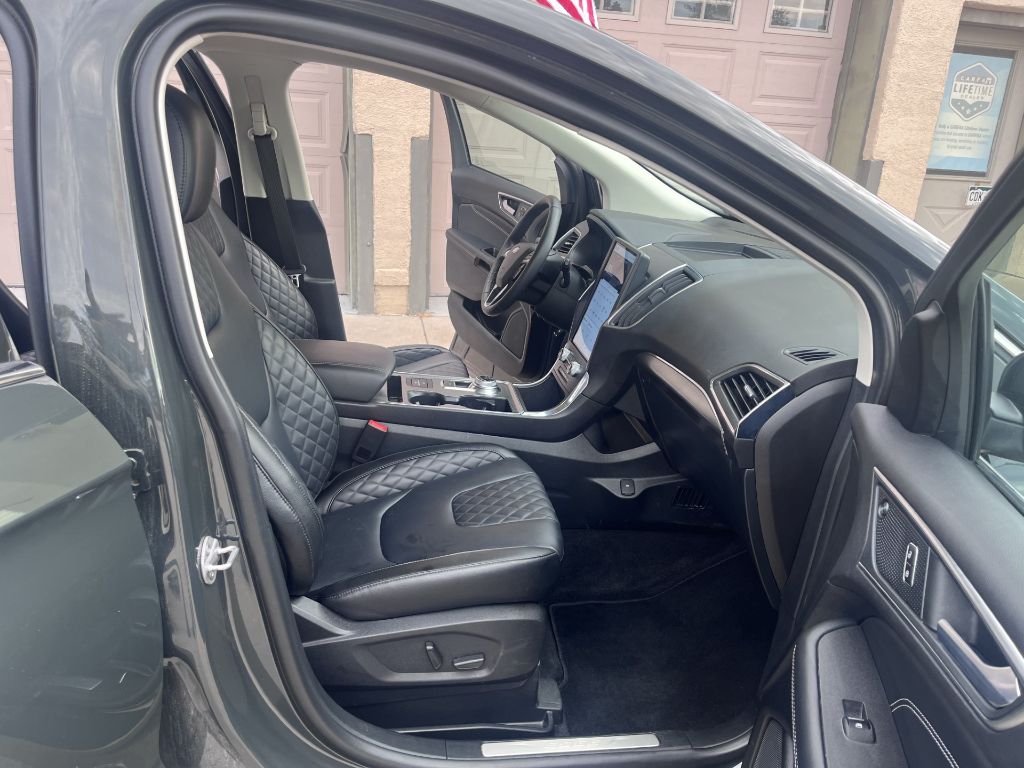 2024 Ford Edge Titanium photo 11