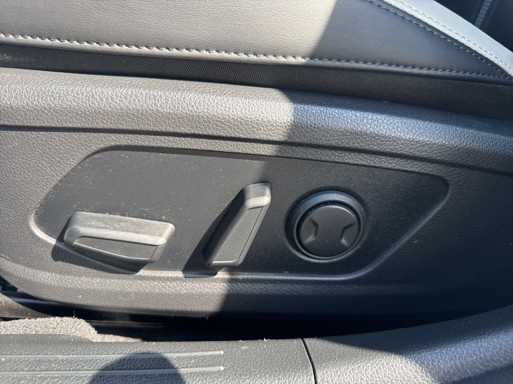 2025 Kia K5 GT-Line photo 11