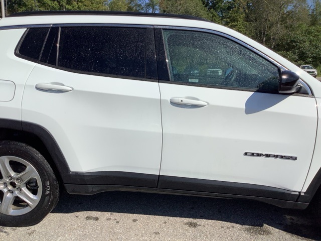 2024 Jeep Compass Latitude photo 3