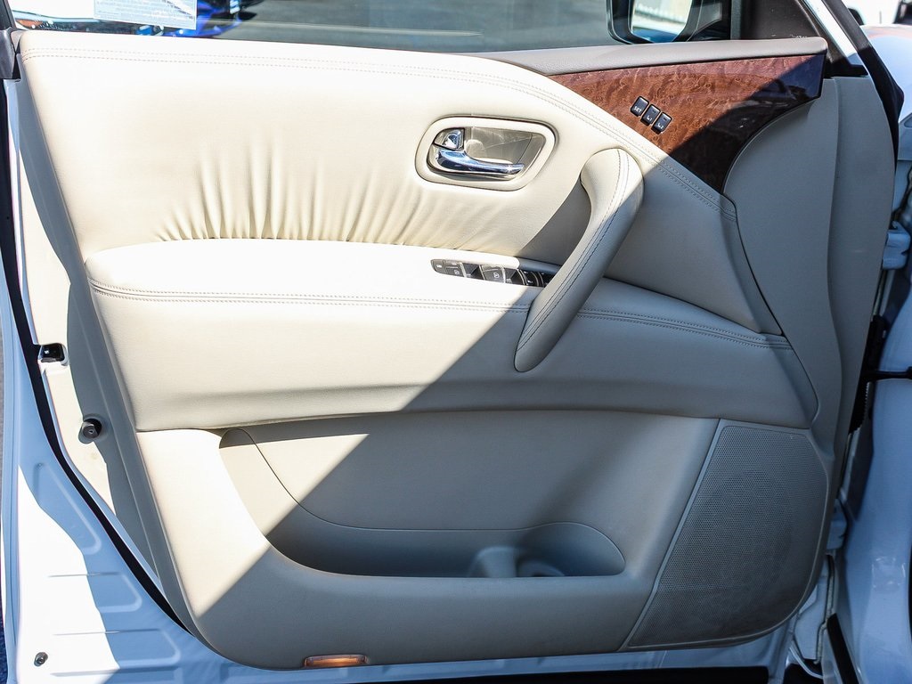 2017 Infiniti QX80 Base photo 21