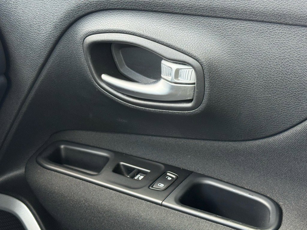 2019 Jeep Renegade Latitude photo 18