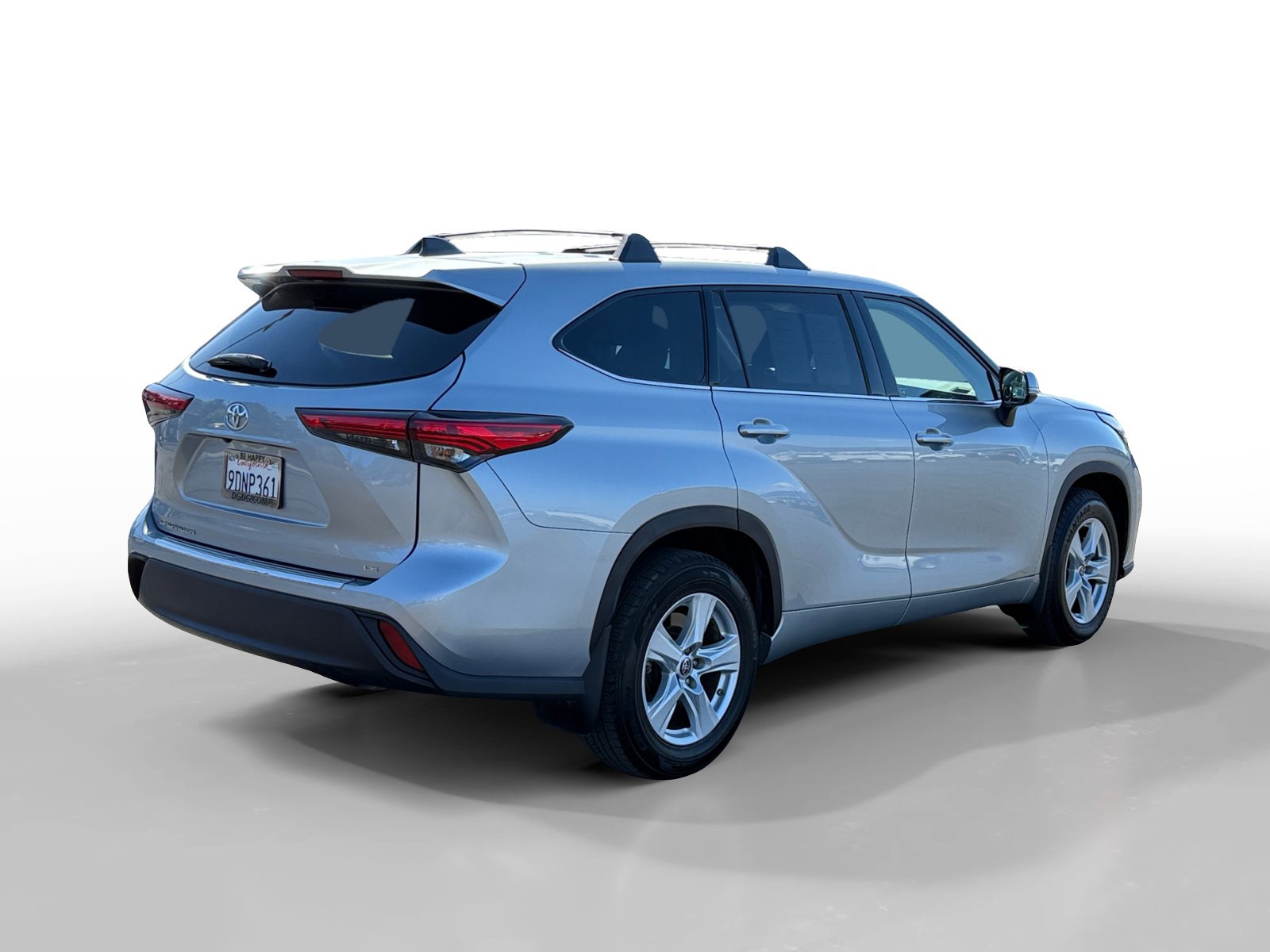 2022 Toyota Highlander LE photo 5