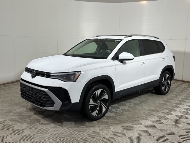 2025 Volkswagen Taos SE photo 4