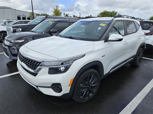 2022 Kia Seltos Nightfall Edition photo 2