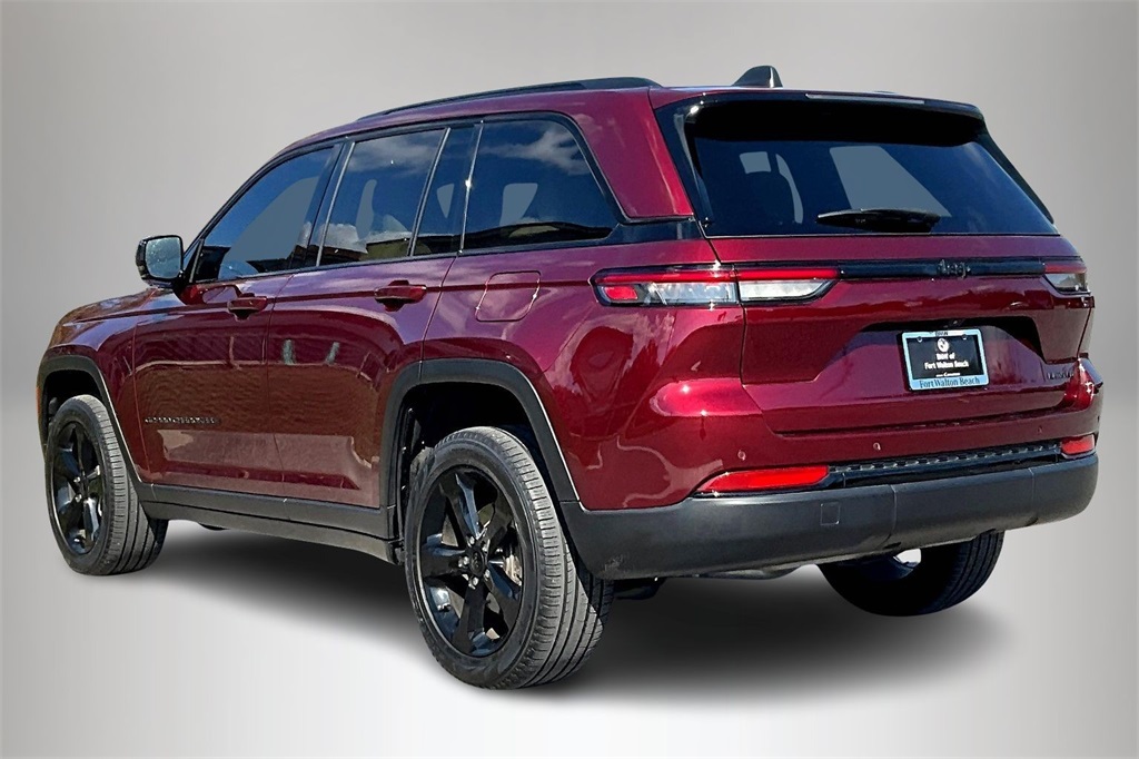 2023 Jeep Grand Cherokee Limited photo 2