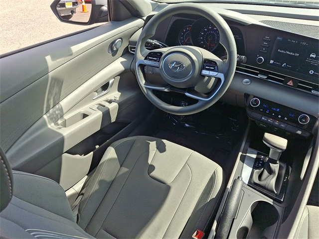 2023 Hyundai Elantra SEL photo 14