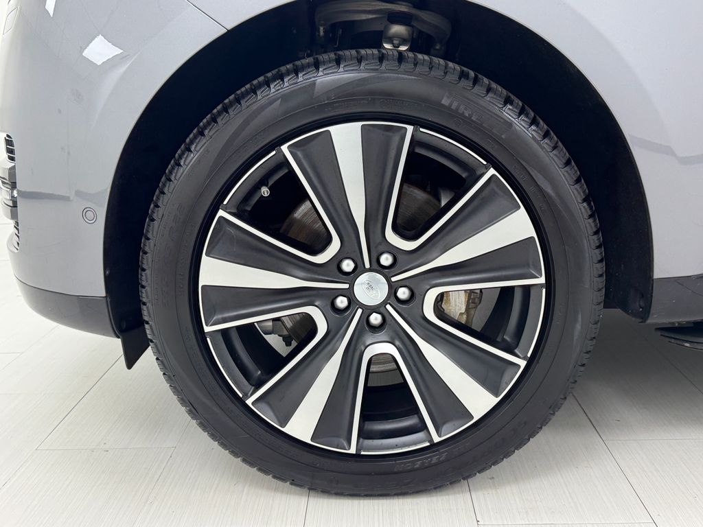 2023 Land Rover Range Rover SE photo 37