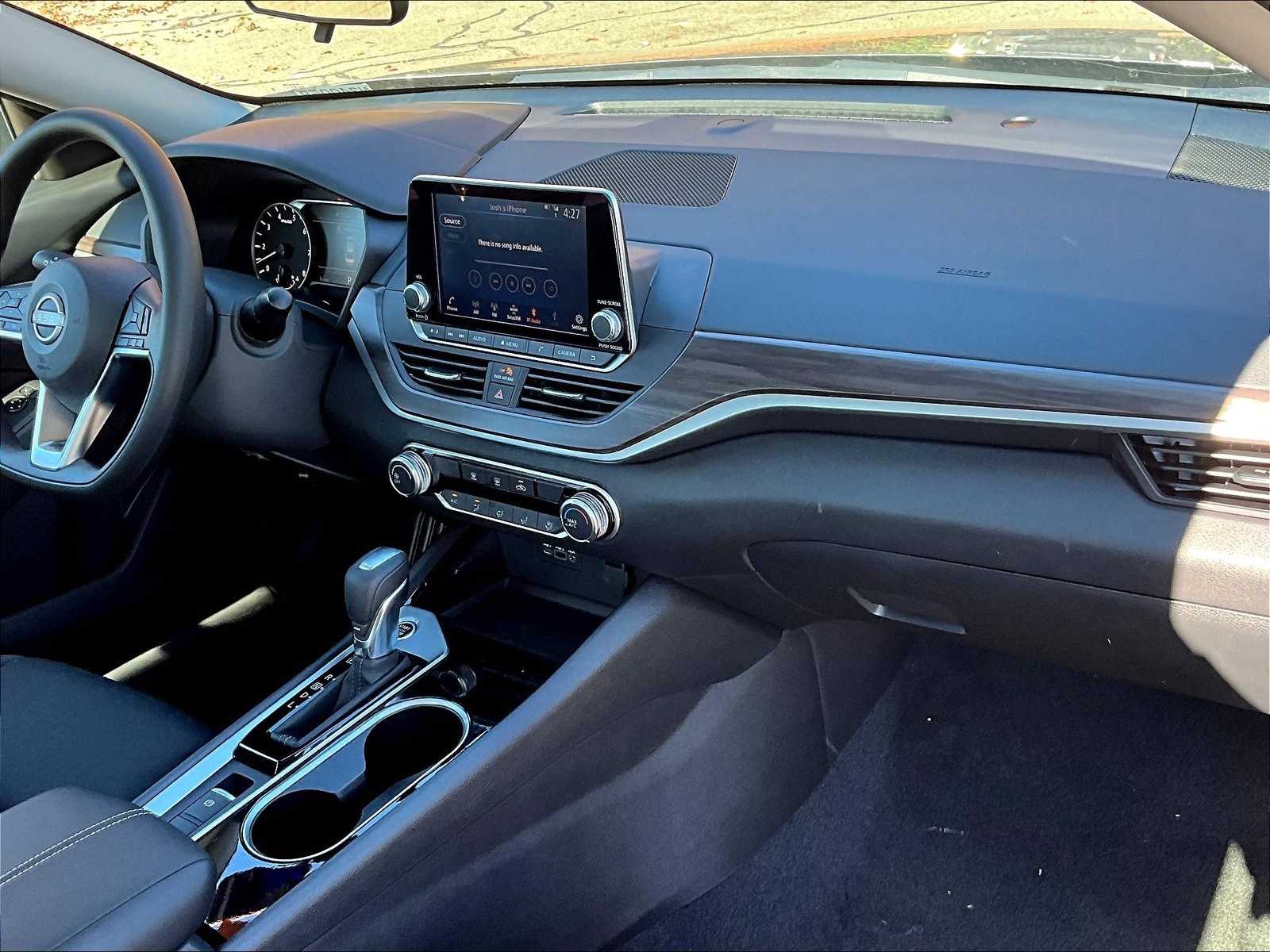 2024 Nissan Altima 2.5 SV photo 4