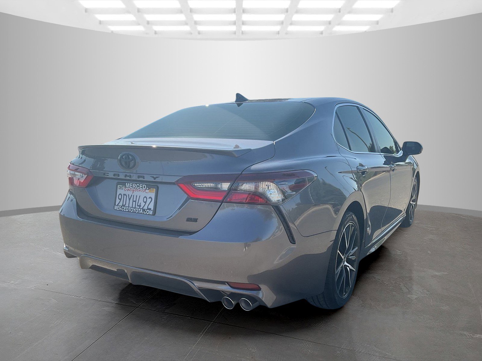 2023 Toyota Camry SE photo 3
