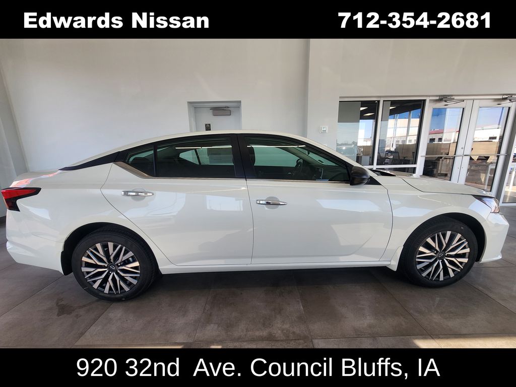 2025 Nissan Altima SV's photo