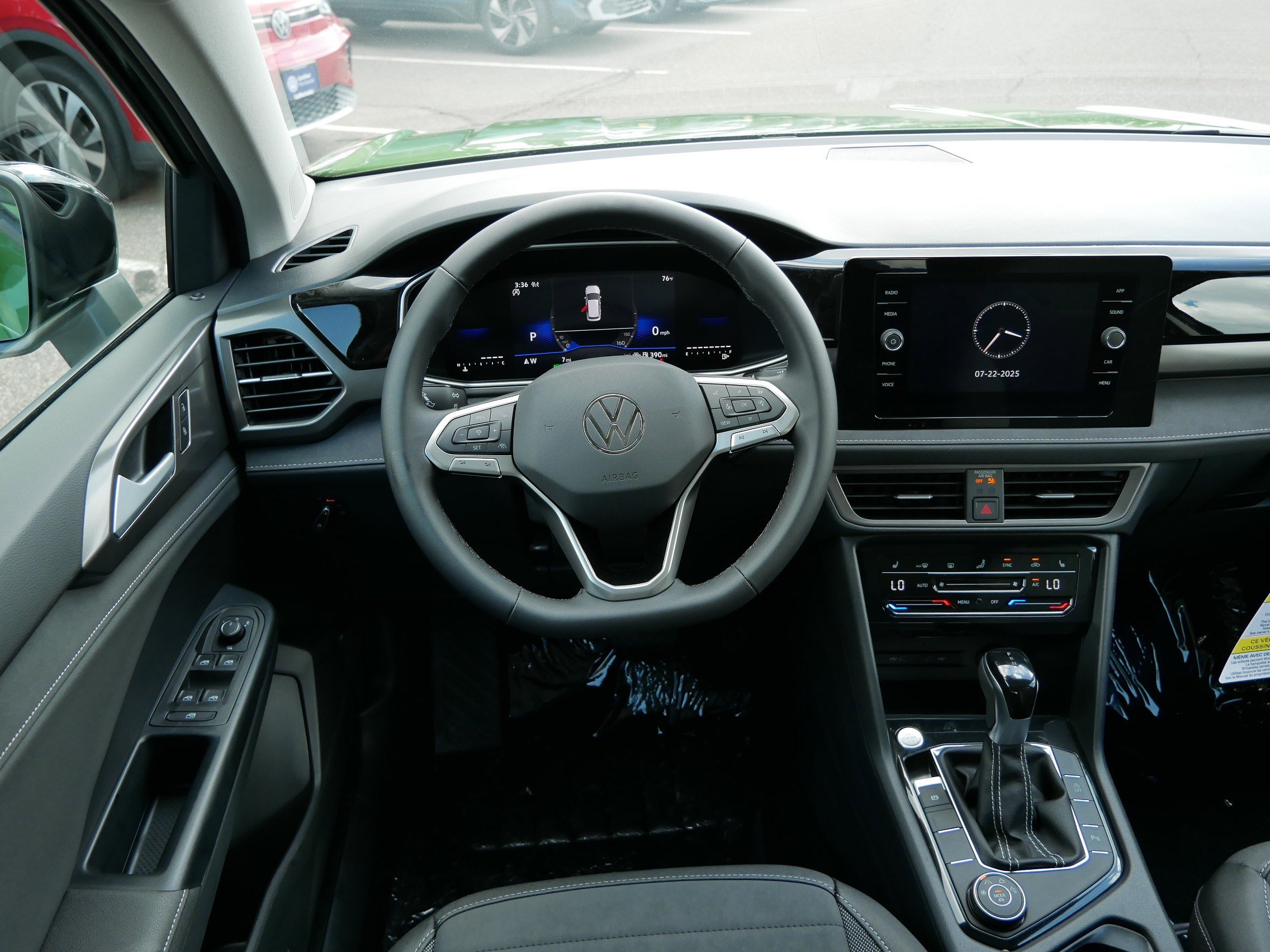 2025 Volkswagen Taos SE photo 3