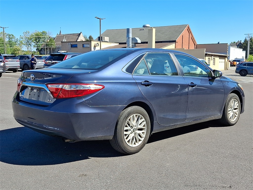 2016 Toyota Camry LE photo 5