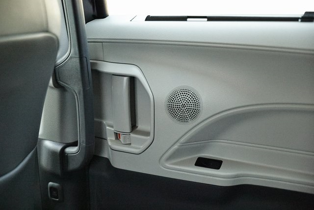 2024 Toyota Sienna XLE photo 25