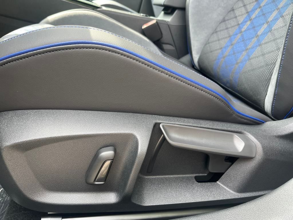 2025 Volkswagen Golf R photo 4