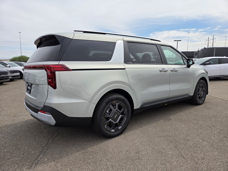 2026 Kia Carnival EX photo 2