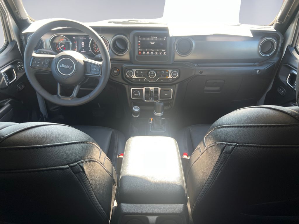 2023 Jeep Gladiator Willys photo 12