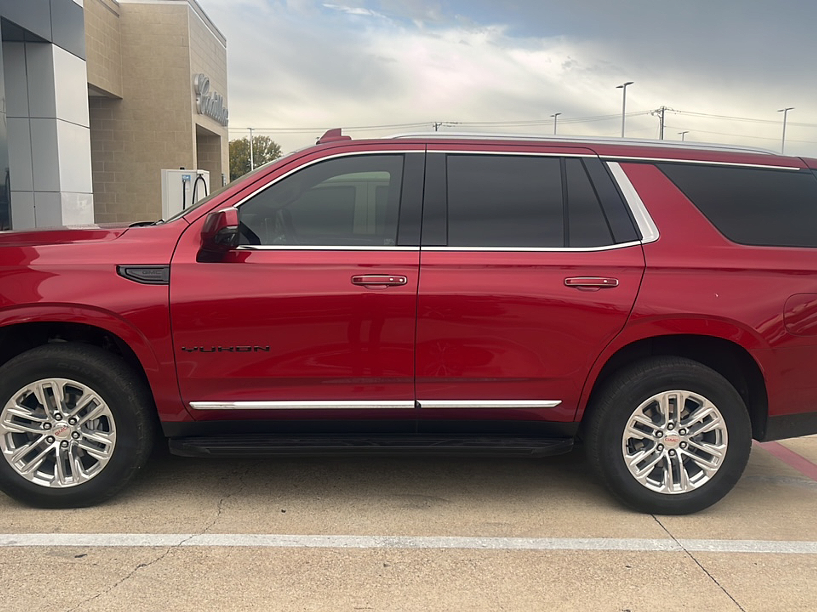 2024 Gmc Yukon SLT photo 2