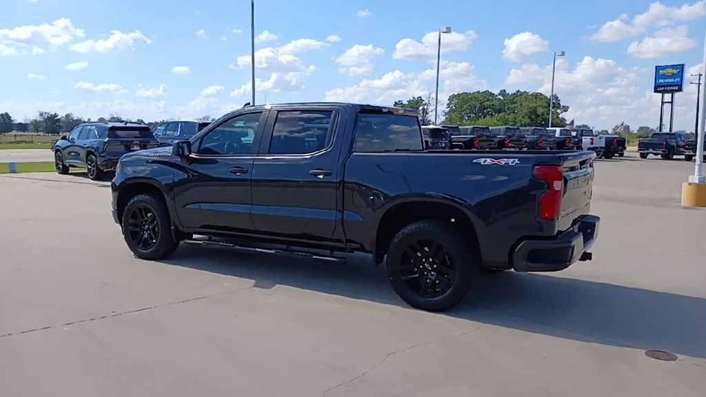 2023 Chevrolet Silverado 1500 Custom photo 4
