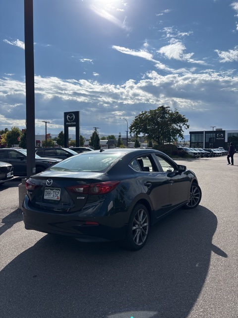 2018 Mazda Mazda3 Touring photo 3