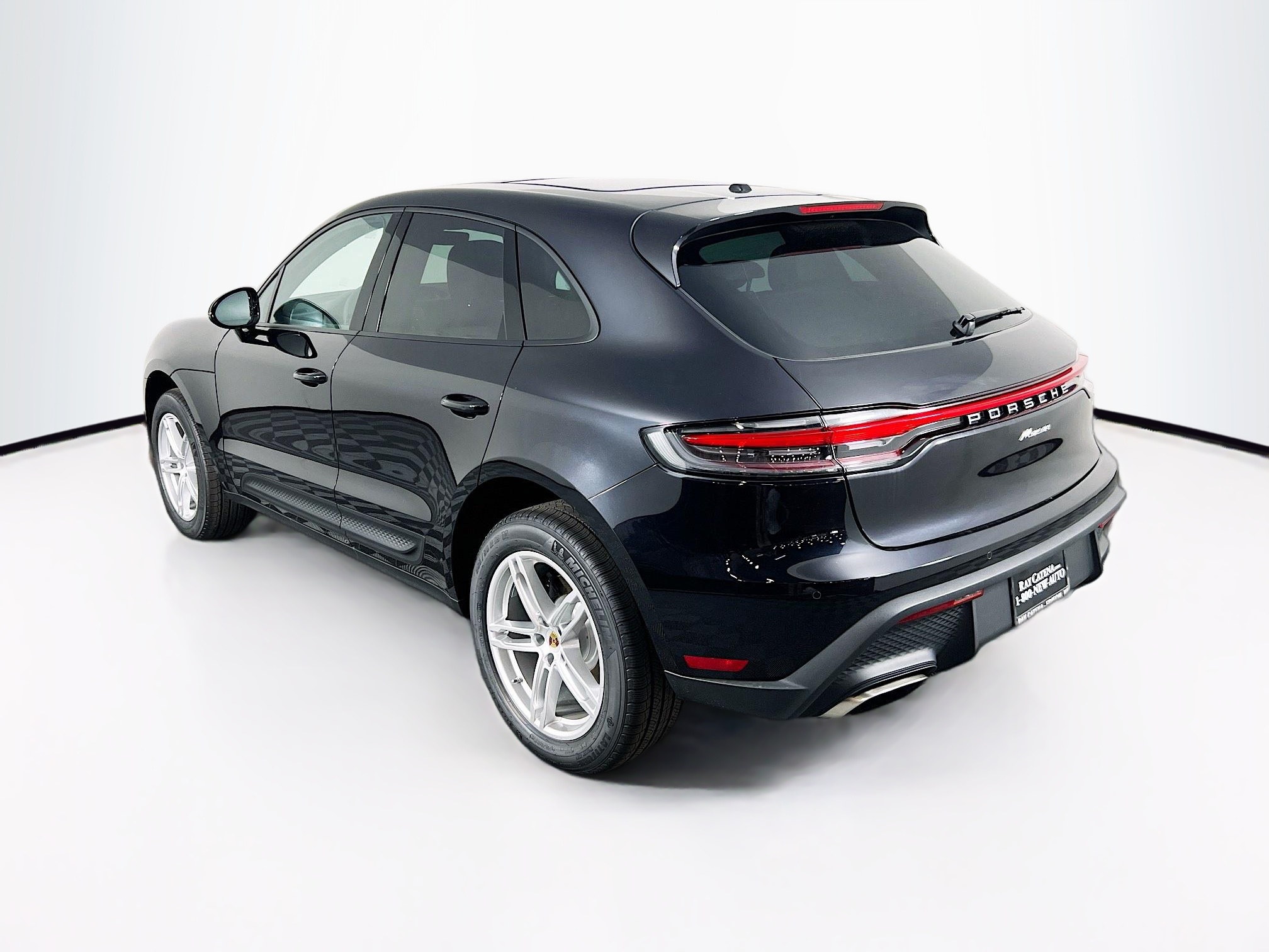 2025 Porsche Macan T photo 3