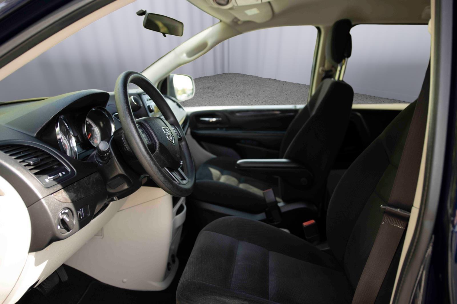 2015 Dodge Grand Caravan SE photo 2