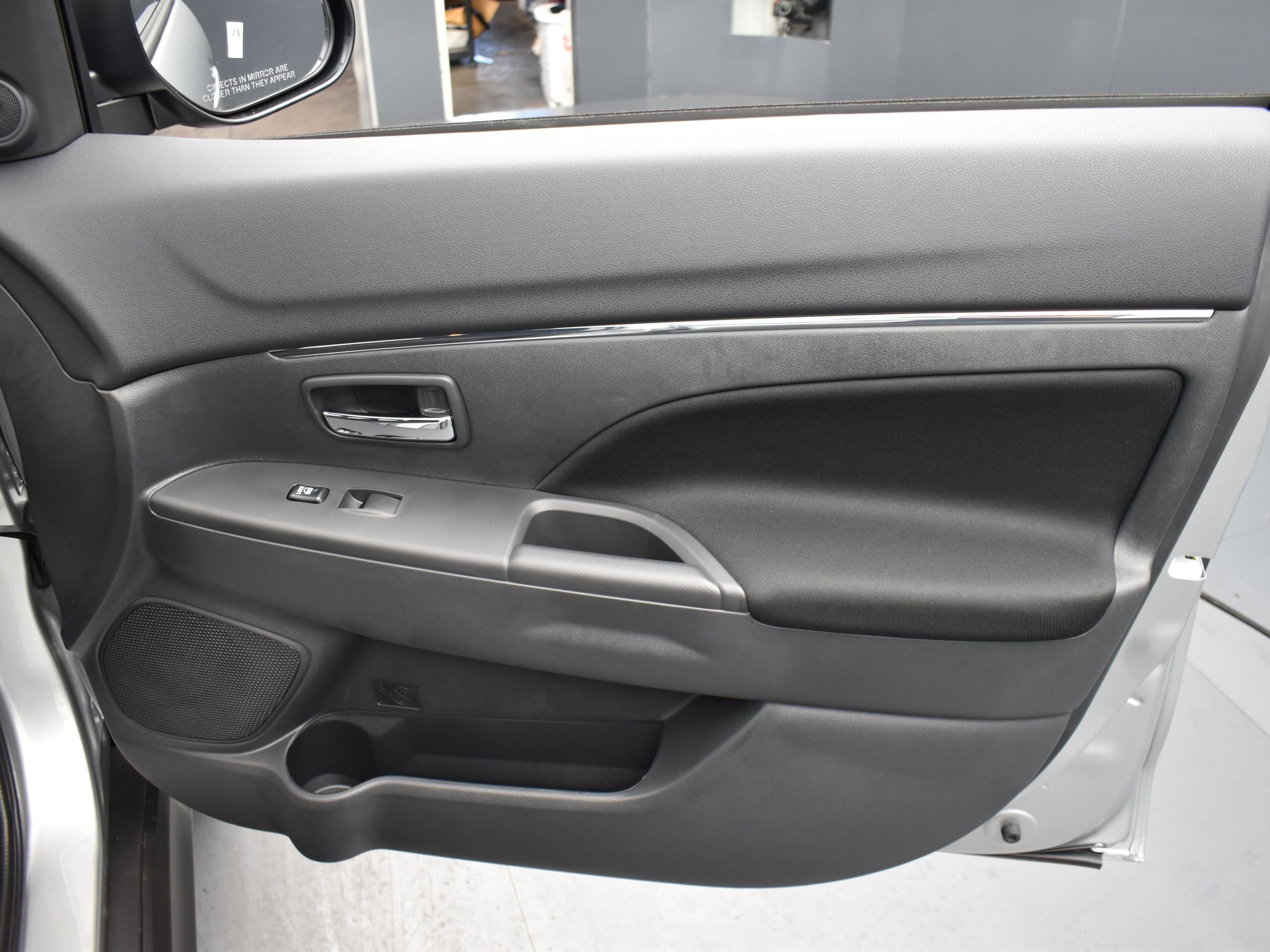 2025 Mitsubishi Outlander Sport SE photo 4