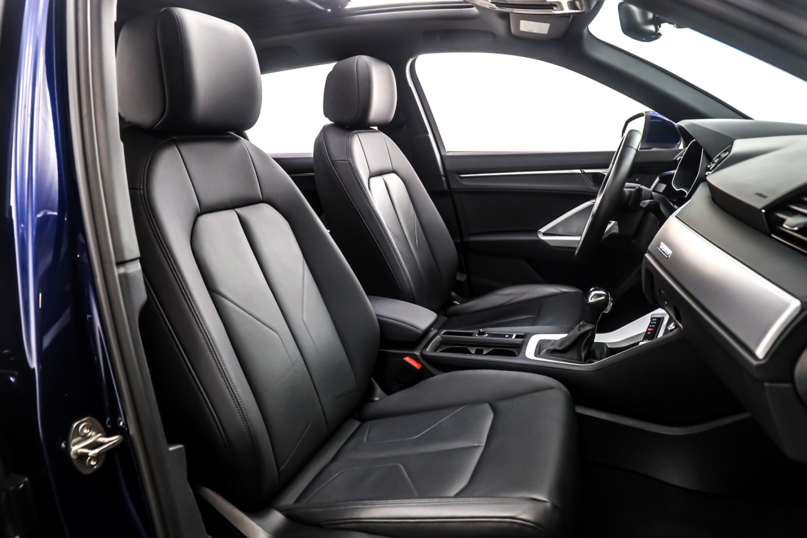 2022 Audi Q3 S line Premium 45 TFSI photo 4