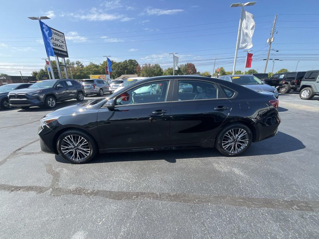 2022 Kia Forte GT-Line photo 4