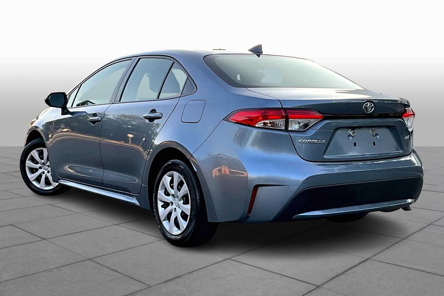 2021 Toyota Corolla LE photo 11