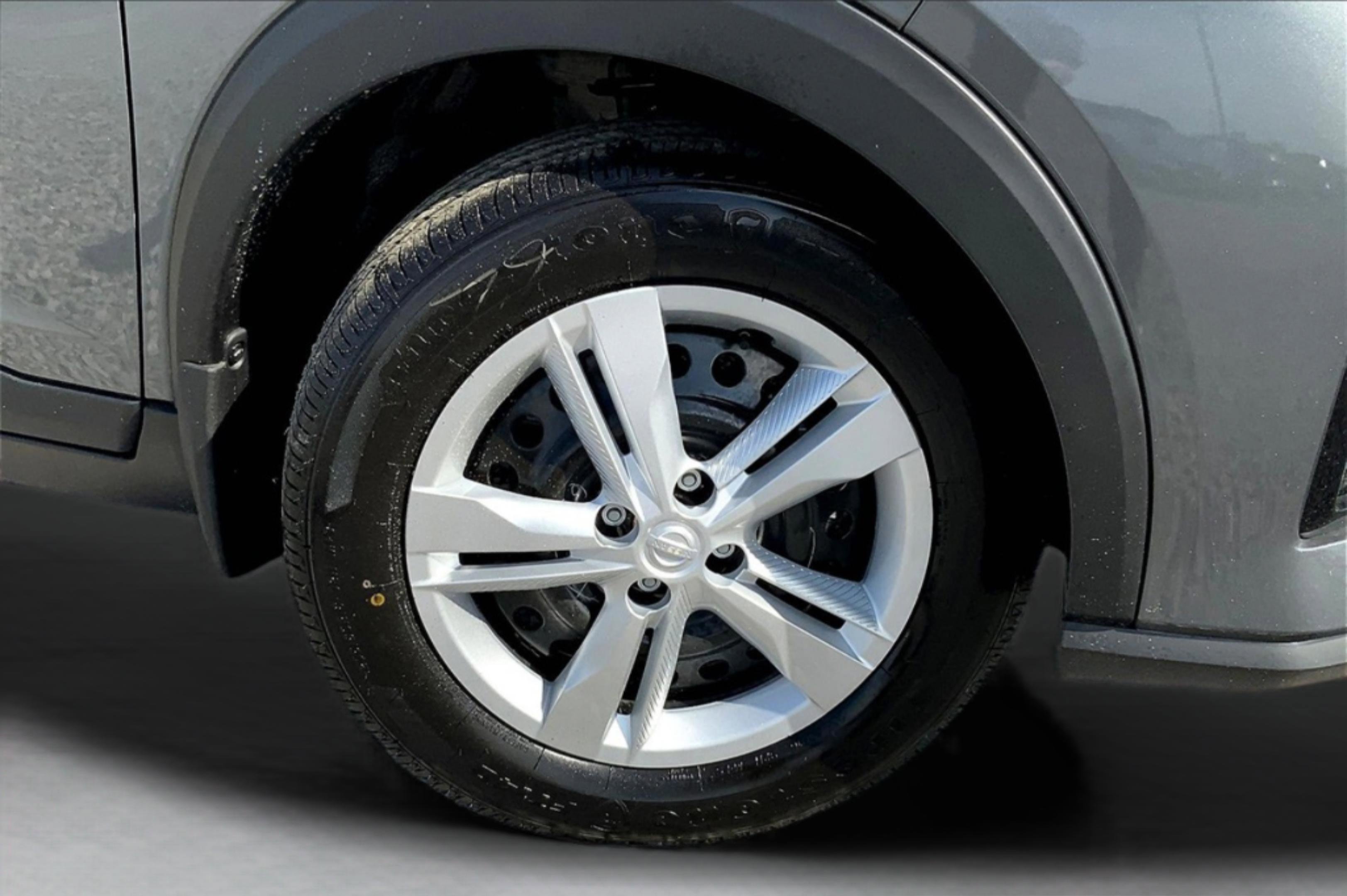 2025 Nissan Kicks Play S photo 14