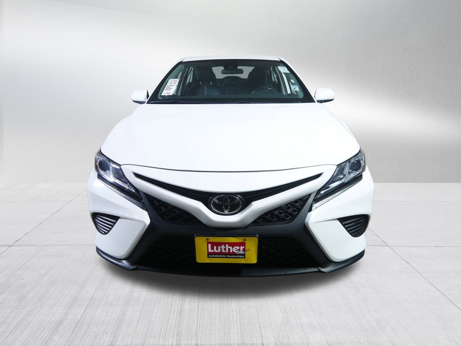 Used 2020 Toyota Camry SE with VIN 4T1G11AK3LU965610 for sale in Brooklyn Center, MN