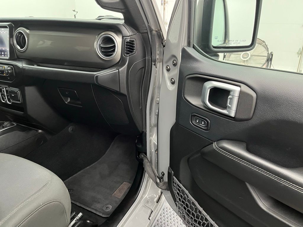 2018 Jeep Wrangler Unlimited Sahara photo 29