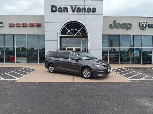 Pre-Owned 2022 Chrysler Voyager LX's photo