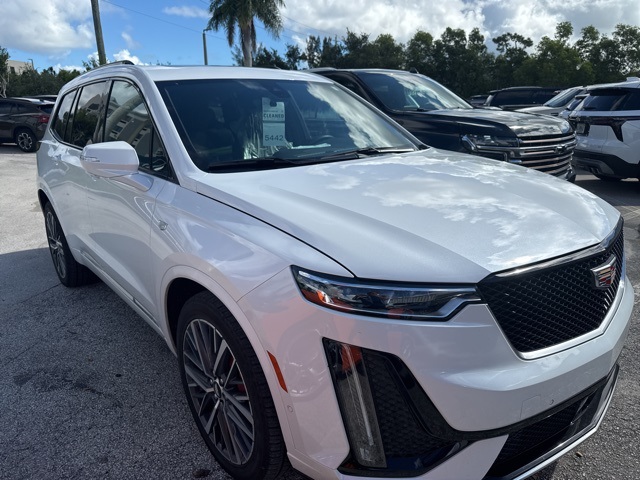 2024 Cadillac XT6 Sport photo 2