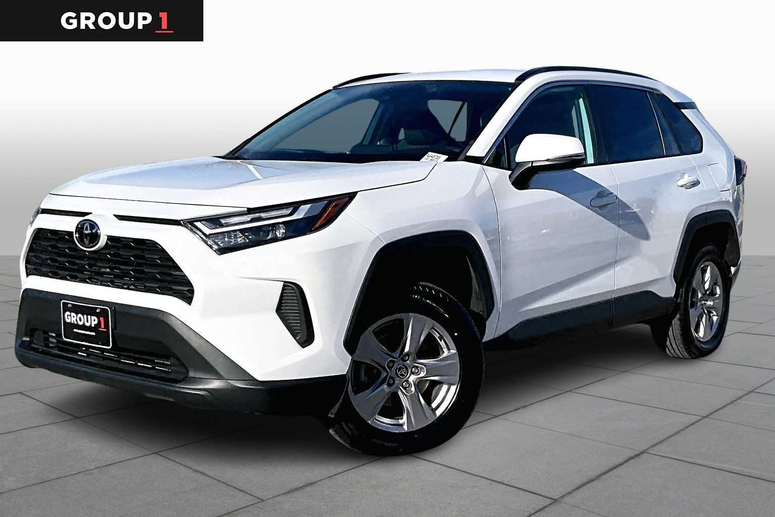 2023 Toyota RAV4 XLE's photo