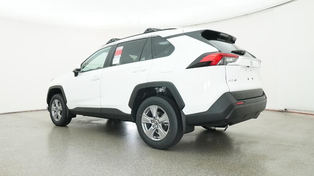 2025 Toyota RAV4 XLE photo 14