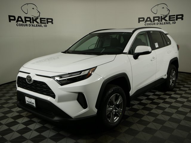 2025 Toyota RAV4 XLE's photo
