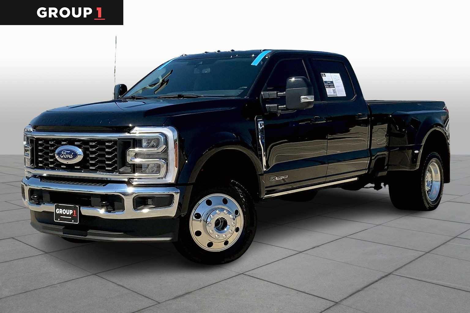 2025 Ford F-450 Super Duty Lariat's photo