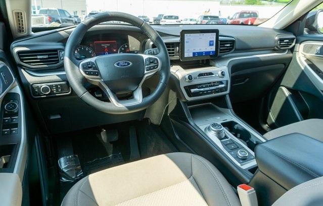 2023 Ford Explorer XLT photo 12
