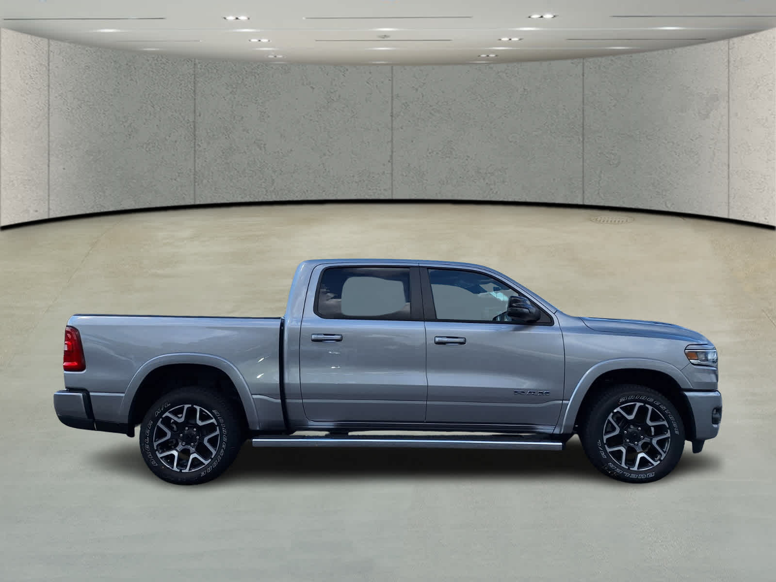 2025 Ram 1500 Laramie photo 4