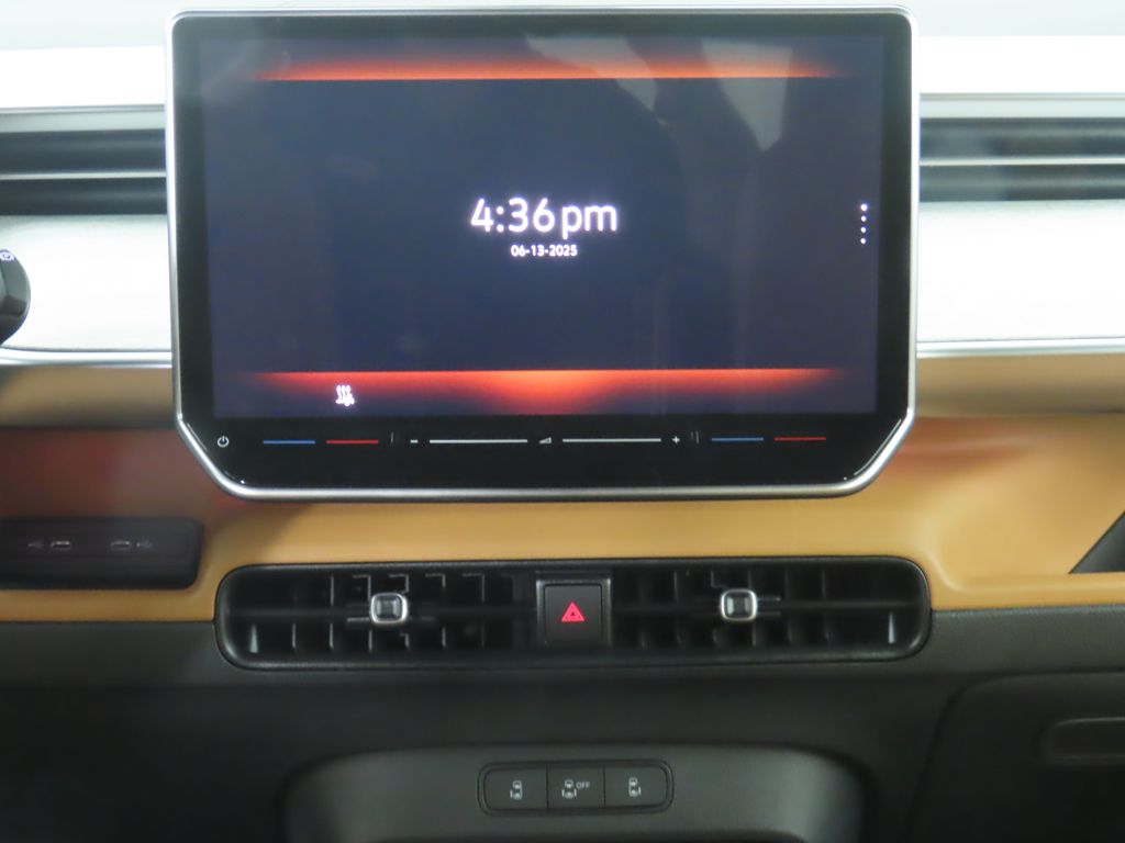 2025 Volkswagen ID. Buzz Pro Plus photo 14