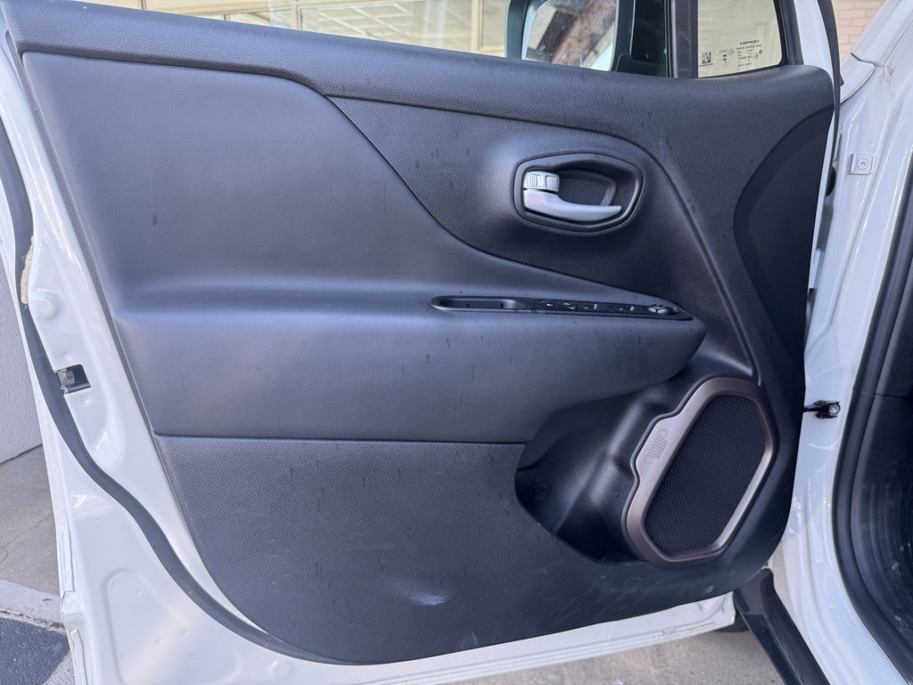 2023 Jeep Renegade Latitude Upland photo 9