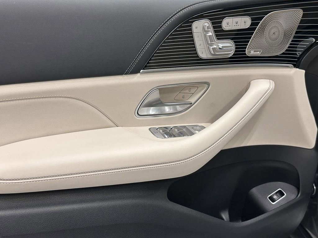 2026 Mercedes Benz GLS AMG 63 photo 7