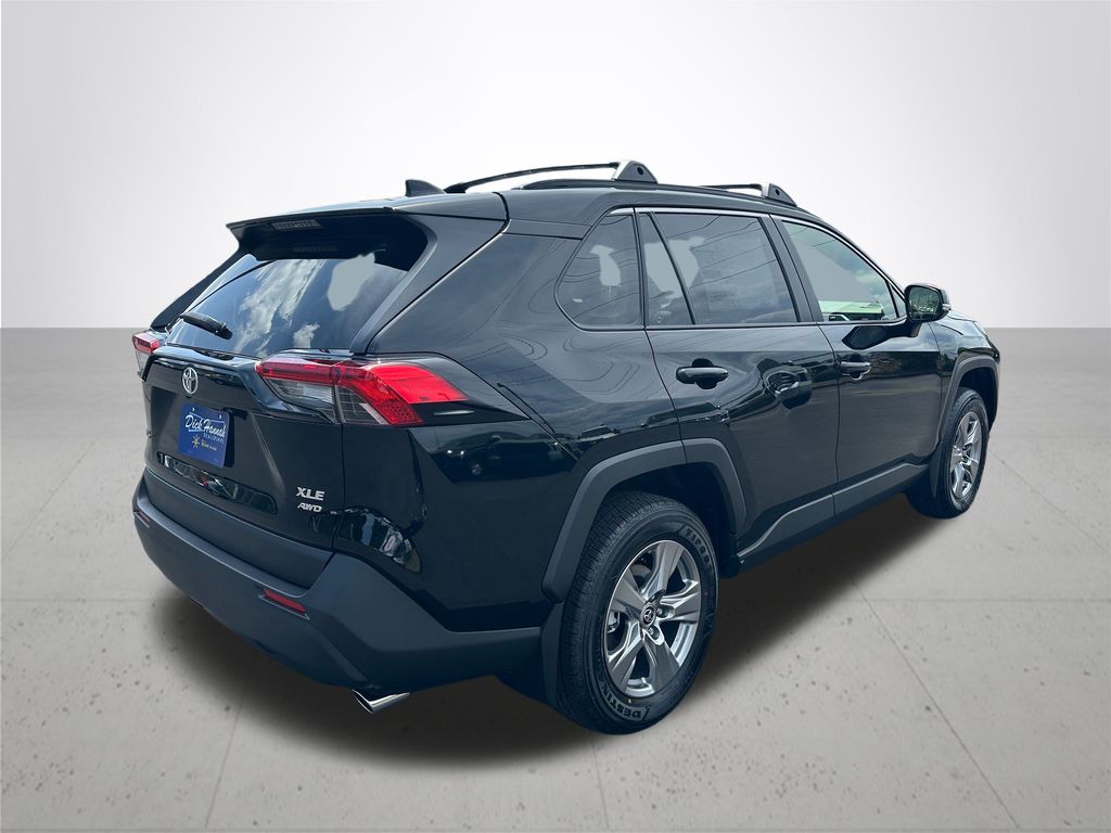 2025 Toyota RAV4 XLE photo 7
