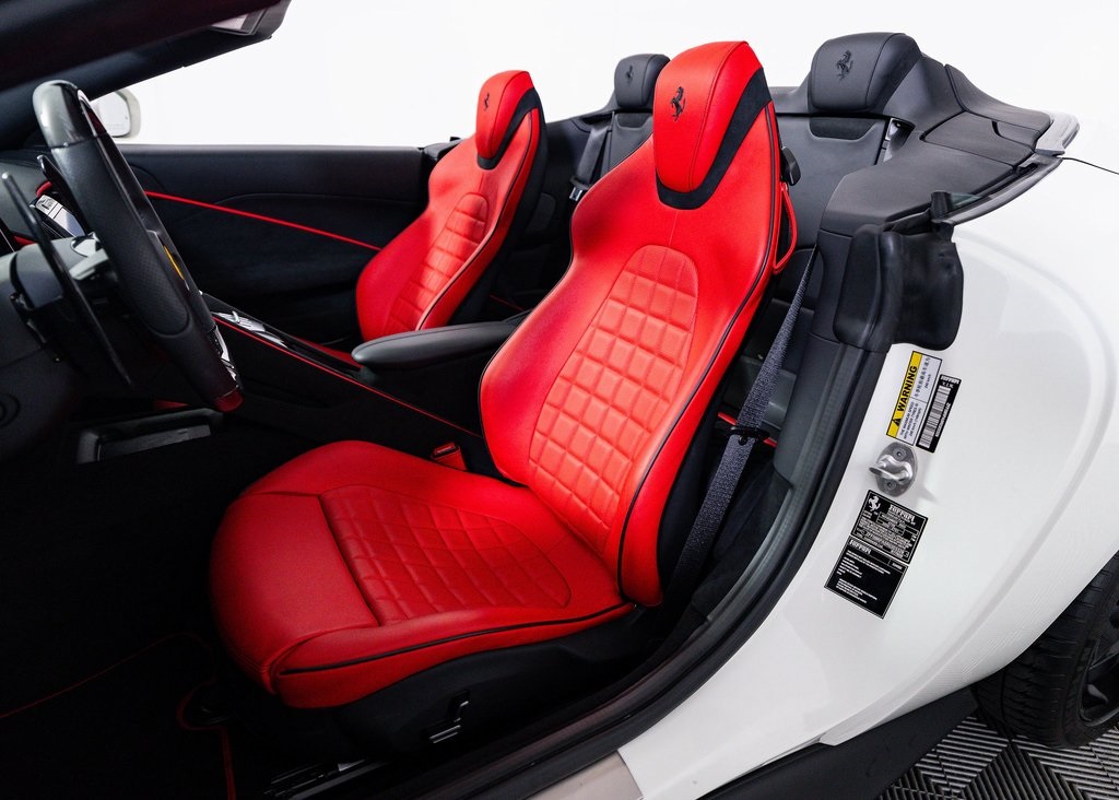 2024 Ferrari Roma Spider Base photo 21
