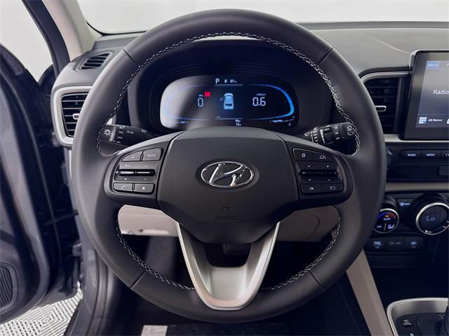 2025 Hyundai Venue SEL photo 13