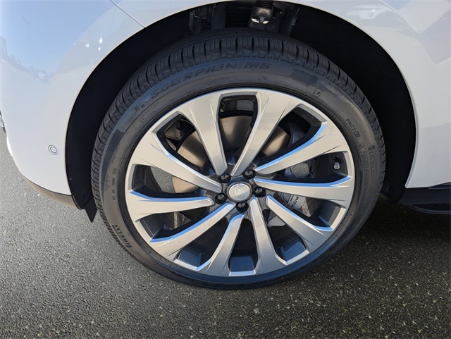 2025 Land Rover Range Rover SE photo 3